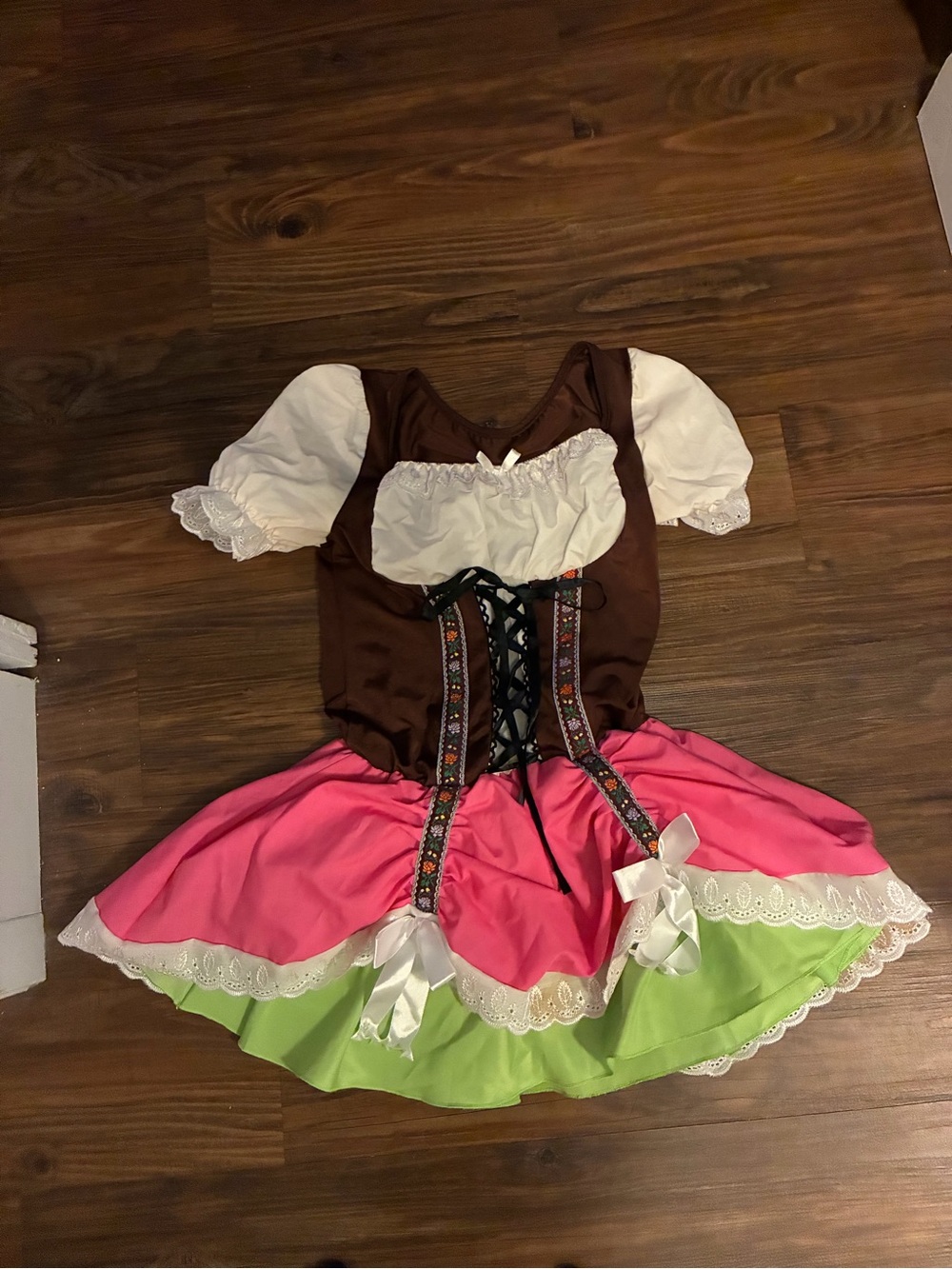 Oktoberfest beer garden Dirndl-Style Women’s Costume with Brown Bodice